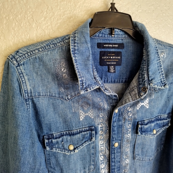 Lucky Brand Western Button Up Metallic Trim Denim Shirt Sz L - Picture 3 of 8